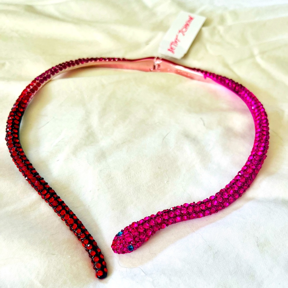 NWT Betsey Johnson rhinestone snake collar necklace